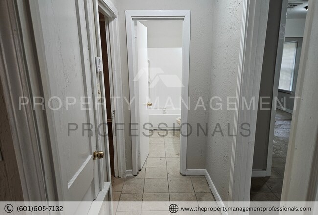 Building Photo - 140 Neatherwood Dr
