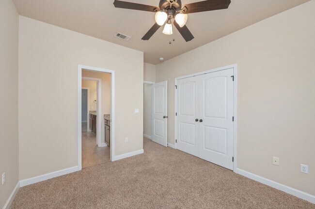 Building Photo - Beautiful 4 Bed / 2.5 Bath Home in Duggan ...