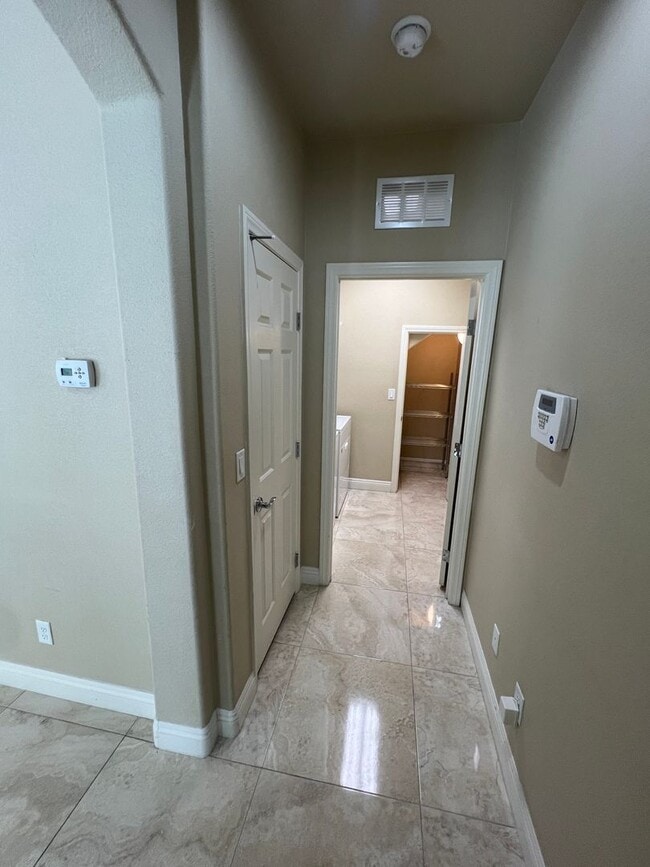 Building Photo - A Fantastic 4 Bedroom Home with the primary Downstairs, in Silverado Ranch