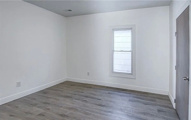 Building Photo - 1308 W 87th St