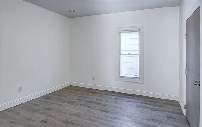 Building Photo - 87th,W.1308