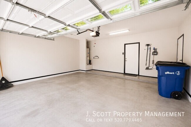 Building Photo - 4172 E Santa Fe Ln