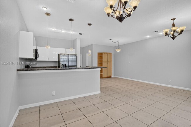 Building Photo - 5337 SW 40th Ave