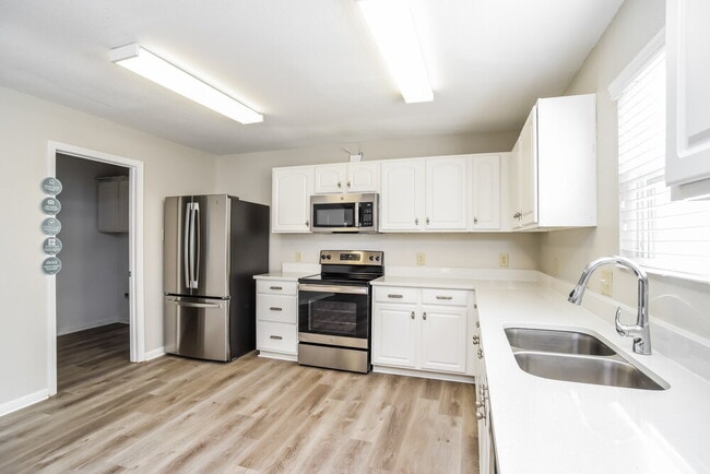 Building Photo - 2818 Royal Fern Ln