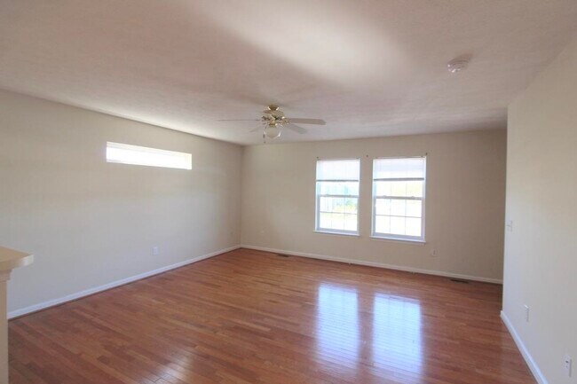 Building Photo - 351 Emerson Ln