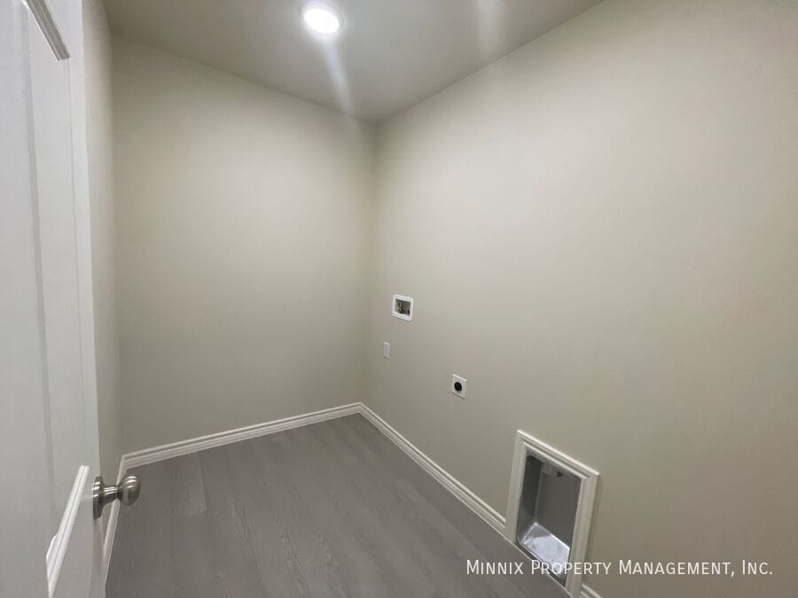 Building Photo - 1345 Bajada St