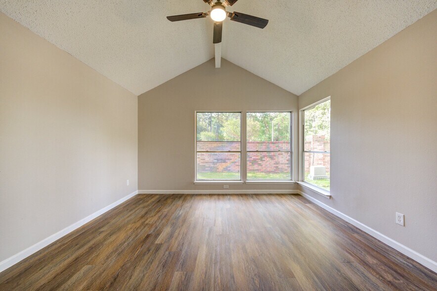 Building Photo - 8418 Mosshang Ct