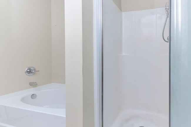 Building Photo - 2 Bedroom, 2.5 Bath in Hampton Forest- Mov...