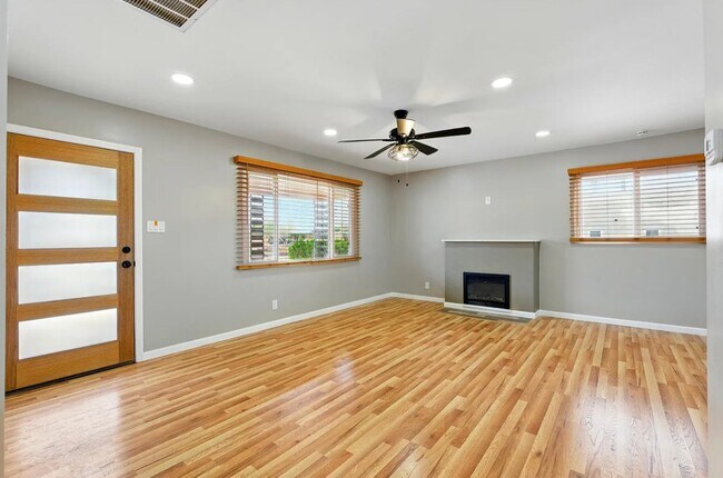 Building Photo - 2905 San Rafael Ave SE