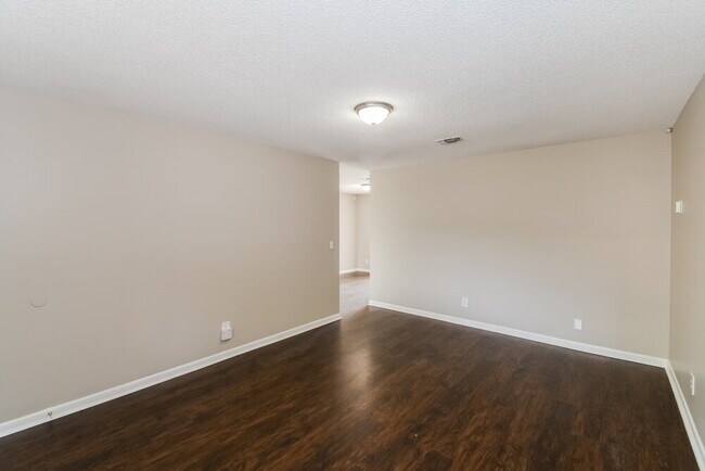 Building Photo - 5038 Locksley Ave