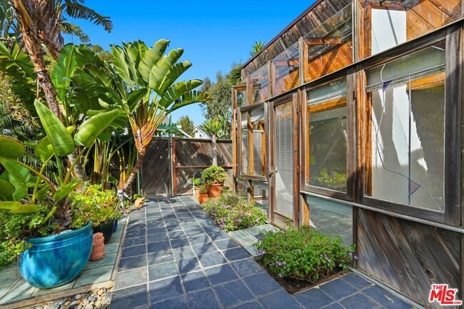 Building Photo - 6456 Surfside Way