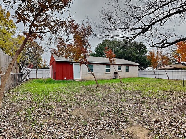 Building Photo - 1101 Johns Dr