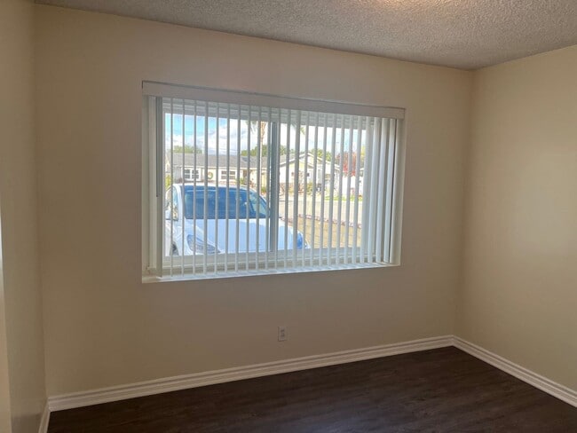 Building Photo - Beautiful 4 Bedroom Home in Huntington Beach