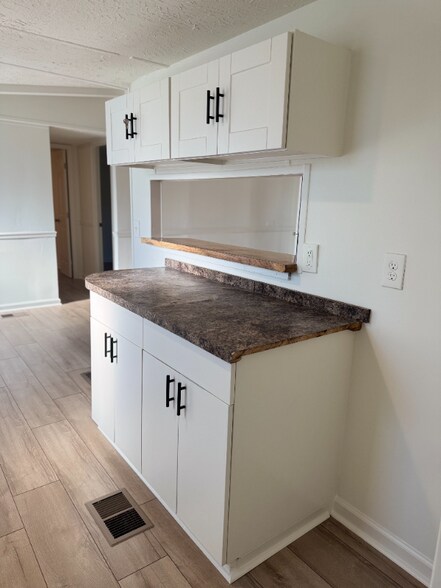 Building Photo - 811 Williams Lake Rd