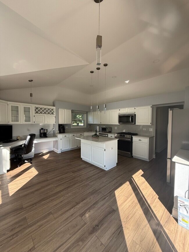 Building Photo - 227 Spring Creek Cir