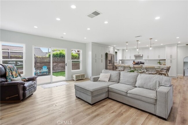 Building Photo - 3108 Ladoga Ave