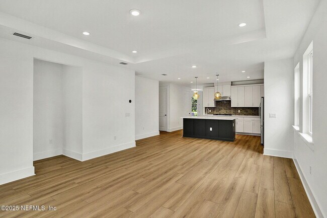 Building Photo - 311 Bay Lk Dr