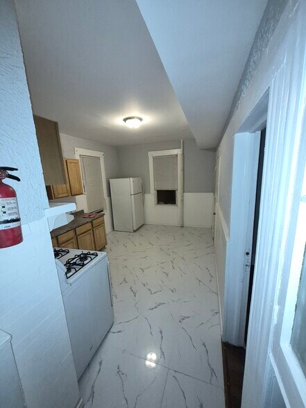 Building Photo - 51 Lincoln Pl