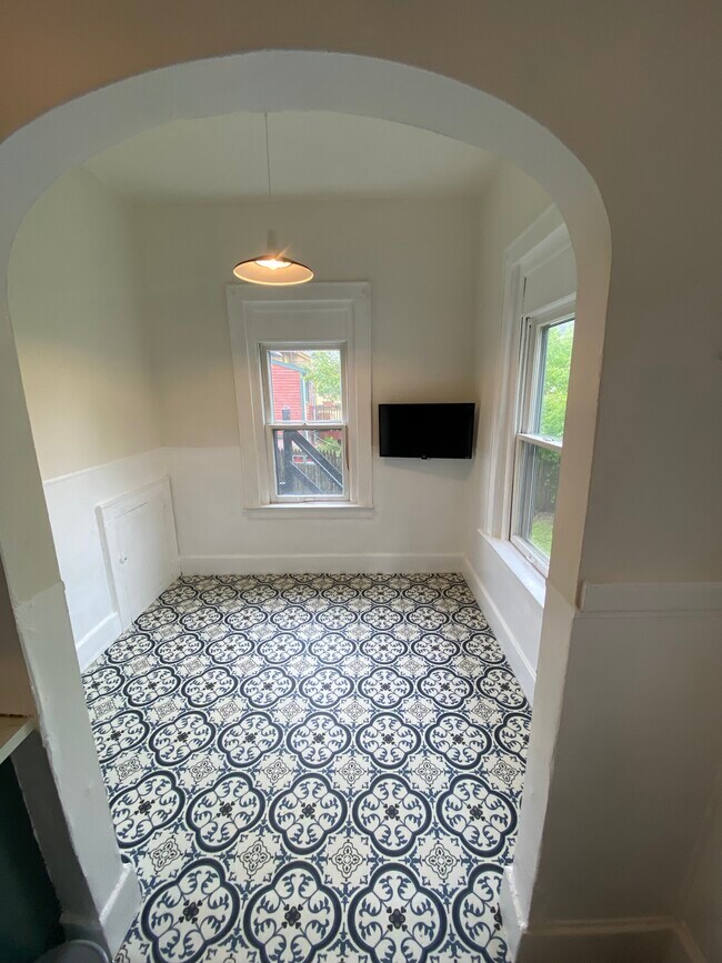 Building Photo - 122 Wayne St