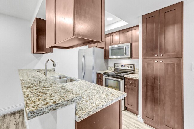 Building Photo - $500 MOVE IN SPECIAL! 2 BD, 2 BA Condo at Mission Plaza! 1000 Sq Ft w/ Great Amenities!