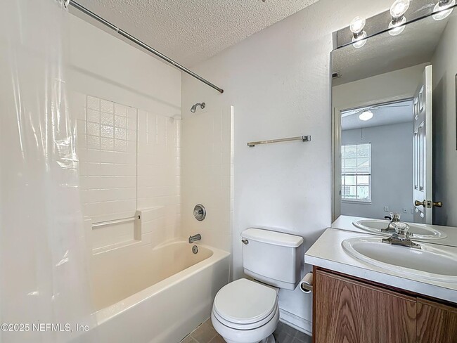 Building Photo - 12311 Kensington Lakes Dr