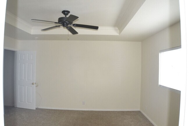 Building Photo - Beautiful 4 bedroom 3 bath 2 car garage ho...