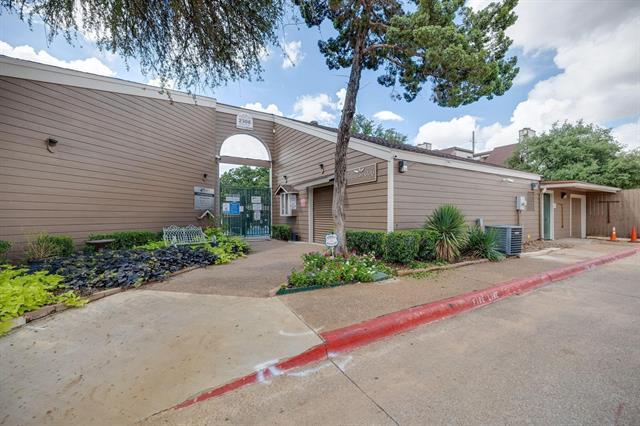 Building Photo - 2304 Balsam Dr