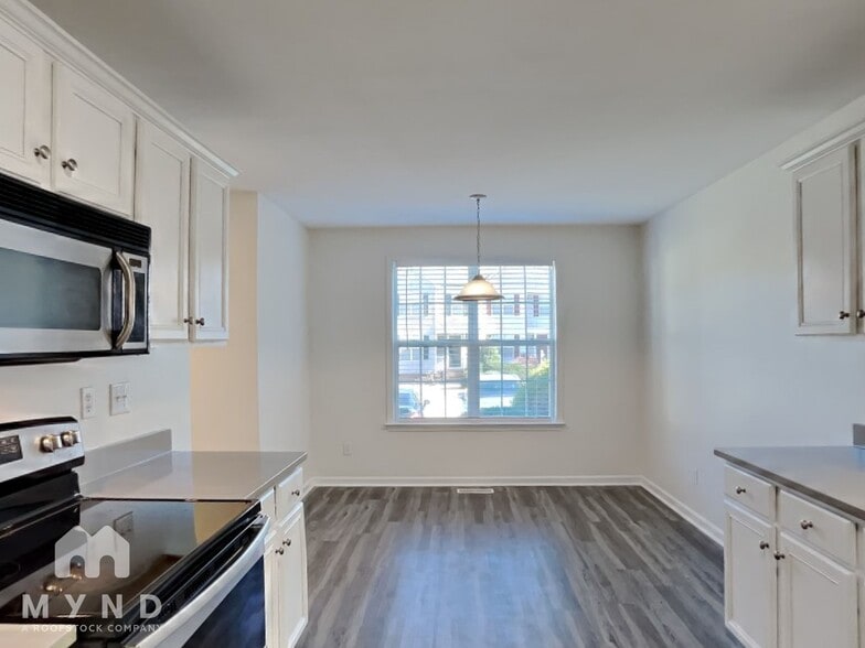 Building Photo - 106 Walford Park