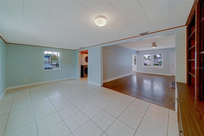 Building Photo - 810 2nd Ave NW