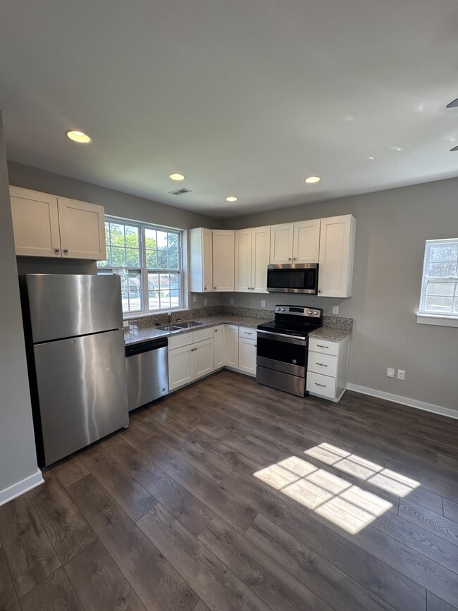 Building Photo - 4100 Apex Dr NW