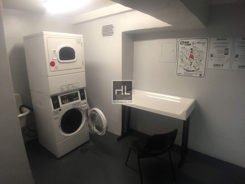 Building Photo - 5 AVENUE