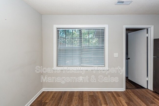 Building Photo - 296 Fleming Rd