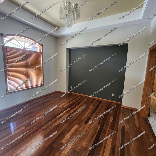 Building Photo - Gorgeous 4 Bedroom Ranch