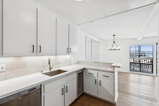 Building Photo - 112 Marinero Cir