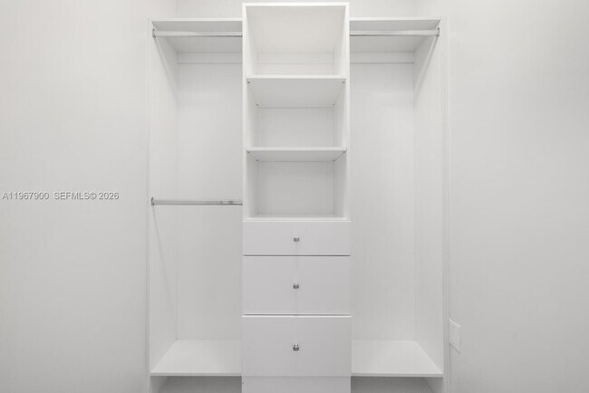 Building Photo - 801 NE 118th St