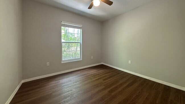 Building Photo - 425 F St