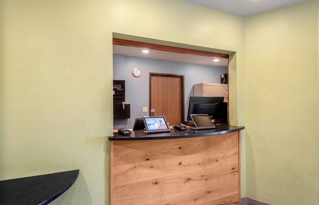 Building Photo - Furnished Studio-Colorado Springs - Airport