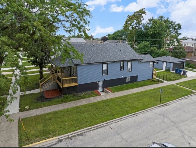 Building Photo - 1100 S 3rd Ave