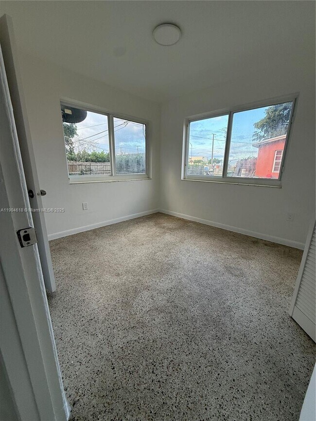 Building Photo - 620 Oriental Blvd