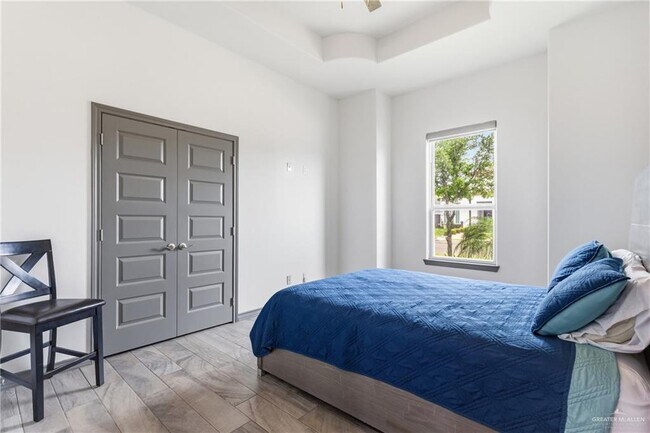 Building Photo - 19 W Red River Ave