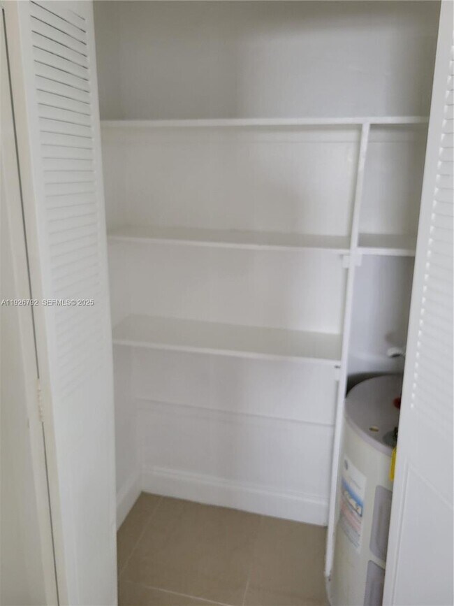 Building Photo - 11935 NE 19th Dr