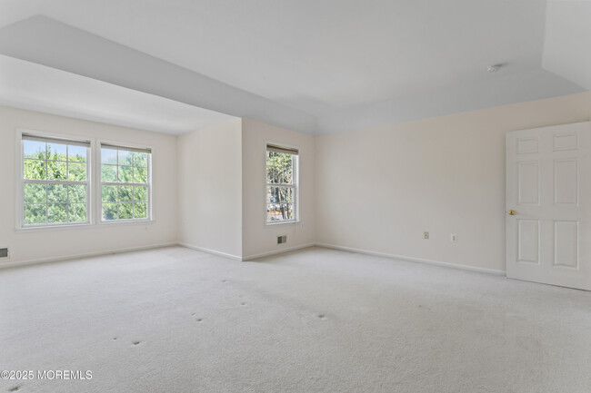 Building Photo - 5 Mulberry Ln