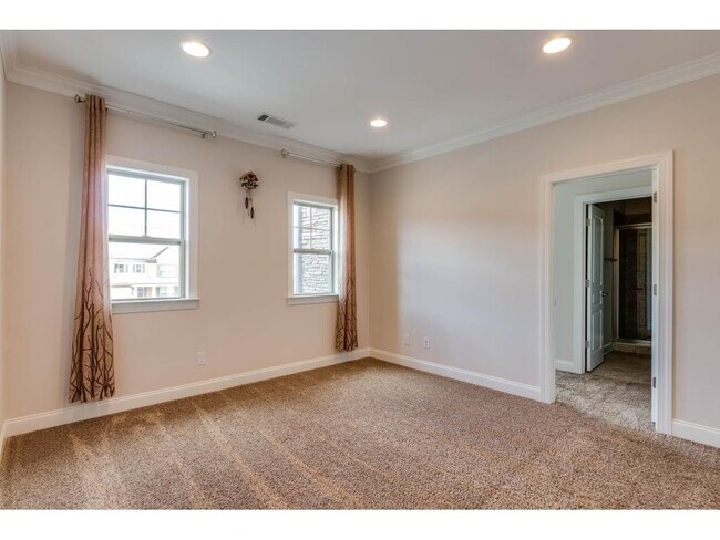 Building Photo - 656 Leland Pkwy