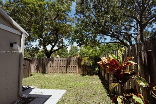 Building Photo - 702 Commodore Dr