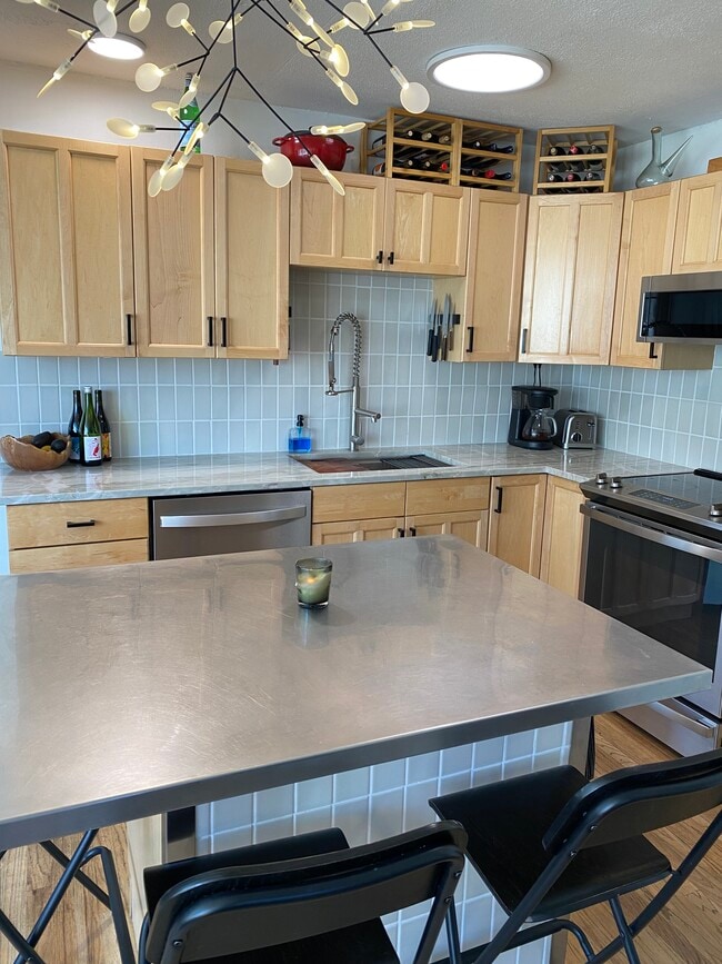 Building Photo - 136 Lance Ln