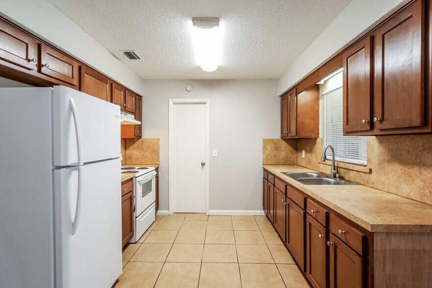 Building Photo - 5664 Hillman Dr