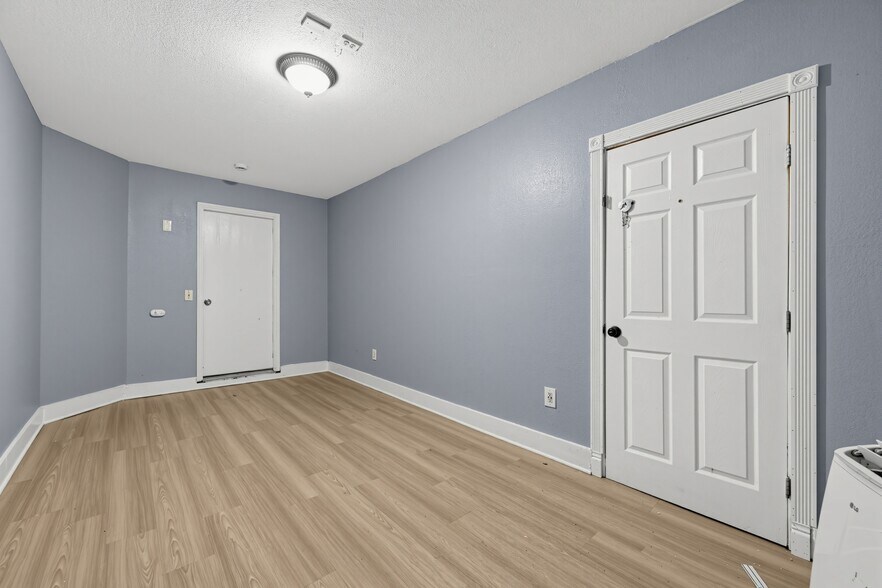 Building Photo - 3912 Sonoma Dr