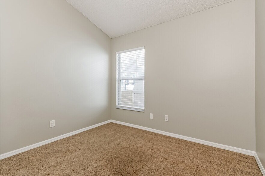 Building Photo - 1317 S Park Ave