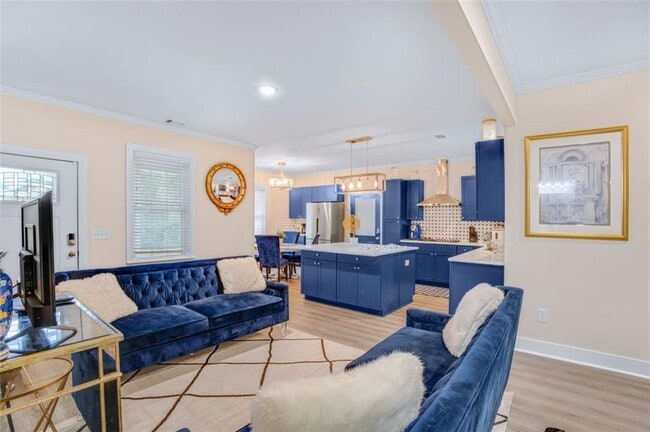 Building Photo - 2925 Dodson Dr