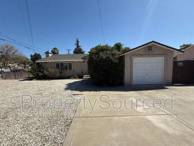 Building Photo - 524 E Krell Ln